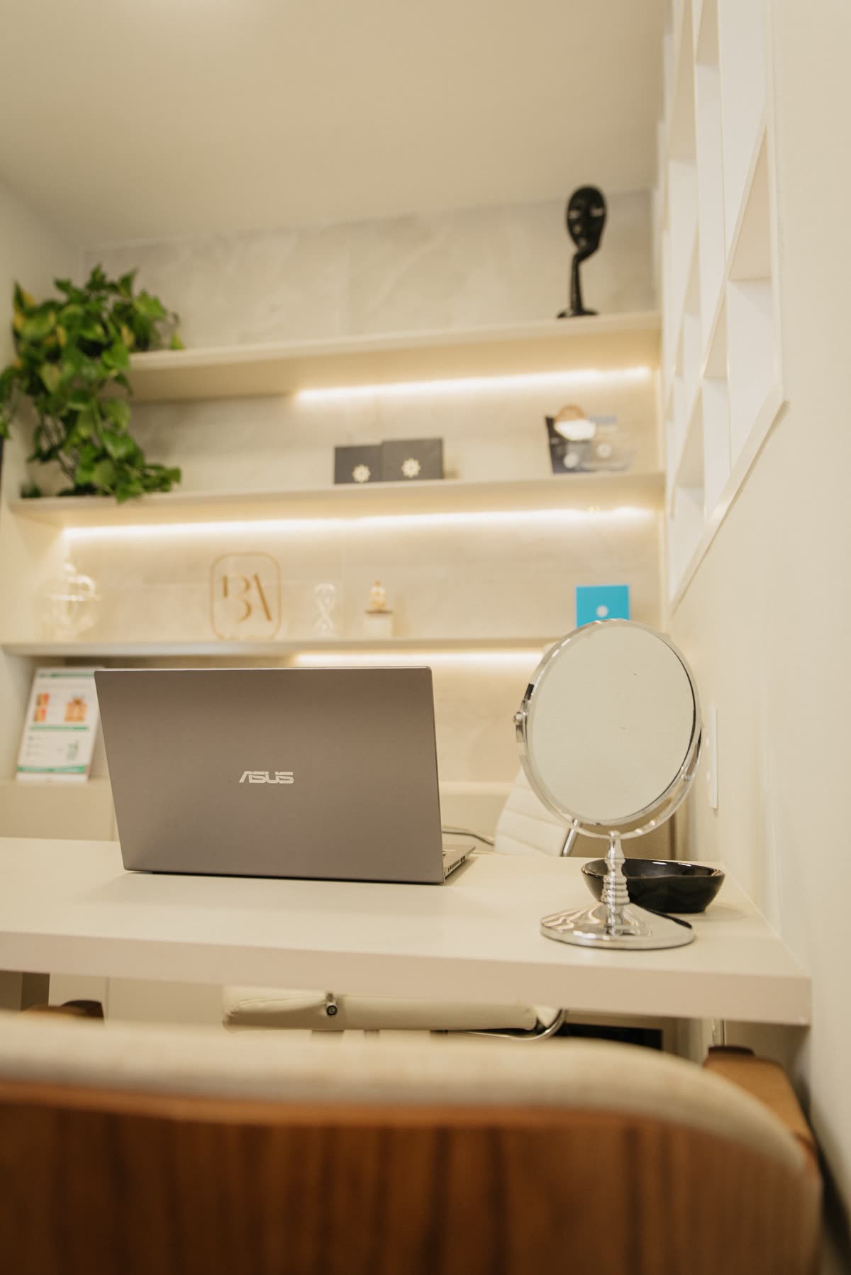 Prêmio Top Doctor Invisalign e certificações da Dra. Bárbara Azevedo